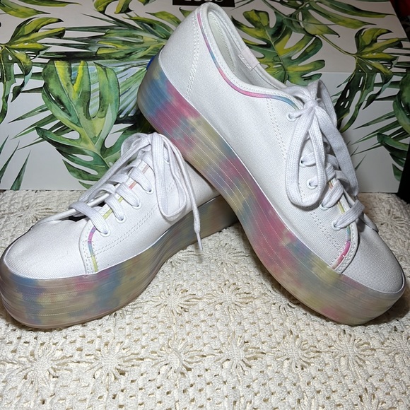 NWOT KEDS SZ 9 white lace up sneakers. - Picture 2 of 9